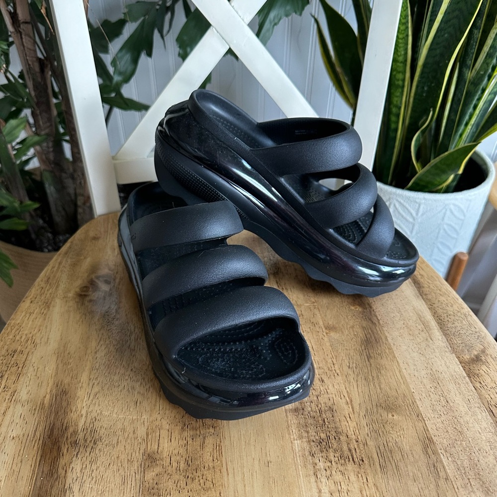 Croc platform sandal